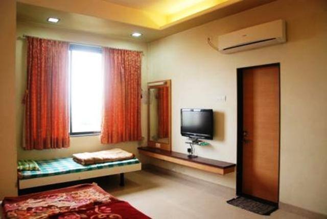 Hotel Lake View, Satara 4